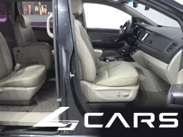 Kia Carnival 11-Seater Prestige — фото 10 (exterior)