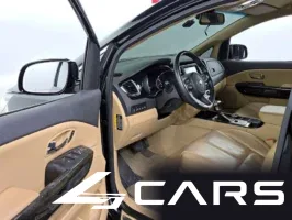 Kia Carnival 7-Seater Hi-Limousine — фото 10 (exterior)