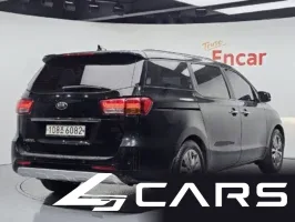 Kia Carnival 9-seater Prestige — фото 2 (exterior)